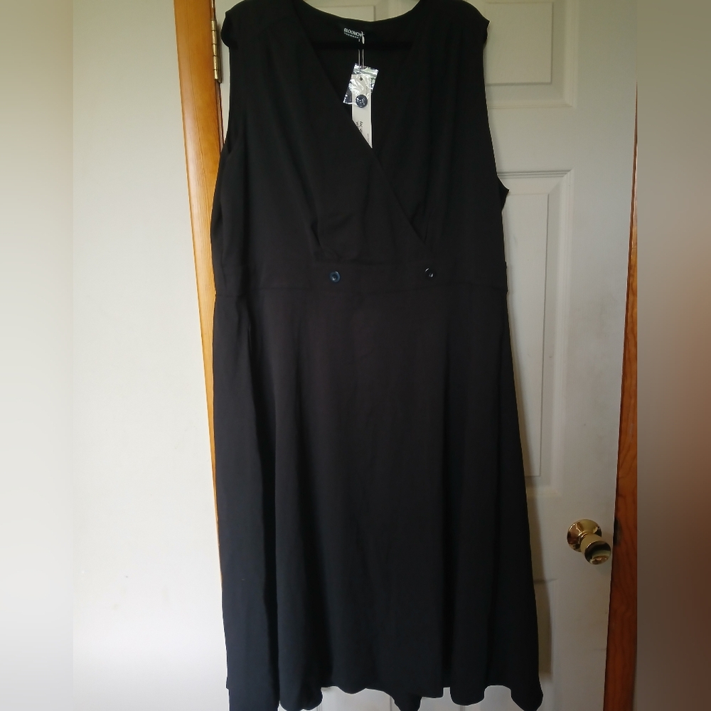 BloomChic Black Sleeveless V-Neck A-Line Midi Dress